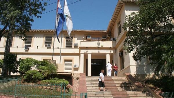 Funcionarios de Salud se movilizan en Asunción para exigir escalafón salarial