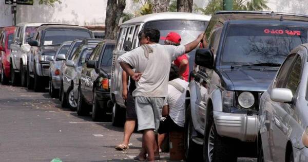La Nación / Estacionamiento tarifado: cuidacoches anotarán número de chapa y hora de aparcamiento