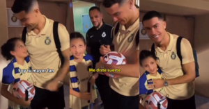 “Te amo aunque no te vea”, la emotiva frase de una niña ciega al conocer a CR7 | 1000 Noticias