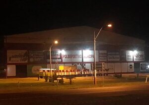 Funcionario municipal muere tras caer en las gradas de un polideportivo - ABC en el Este - ABC Color