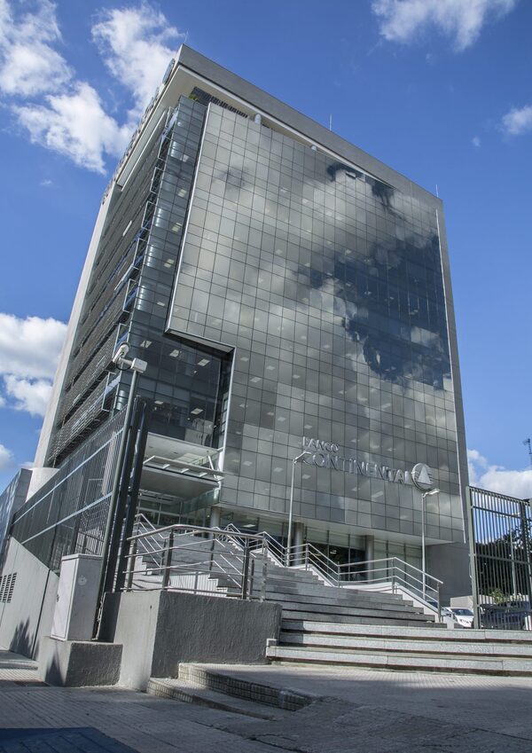 Banco Continental cumple 41 años trabajando por el crecimiento y consolidando su liderazgo - Megacadena