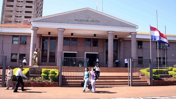 Condenan a 15 de años de prisión hombre que abusó y embarazó a su hijastra menor - Noticias Paraguay