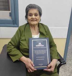 Inspiración a los 90: Docente asuncena obtiene maestría
