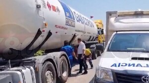 Camionero retenido en Argentina se descompensa ante el calor y hasta temen de explosiones