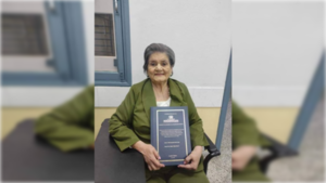 [VIDEO] Profe de 90 años defendió su tesis en maestría y emocionó a todos