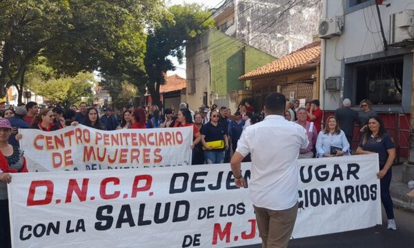 Hablan de mano negra en la adjudicación de seguro médico en el Ministerio de Justicia