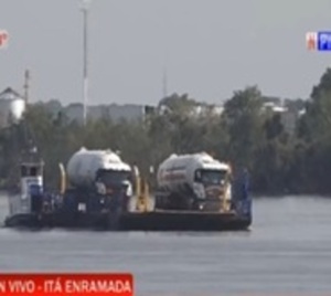 Argentina autoriza la liberación doce camiones cisternas - Paraguay.com