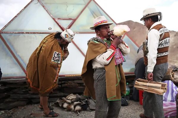 Rituales a más de 5.200 metros para que la Madre Tierra aplaque la sequía en Bolivia - Mundo - ABC Color