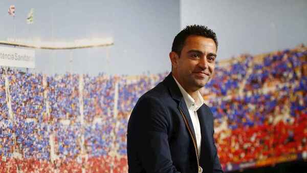 Xavi firma la renovación con el Barcelona hasta el año 2025