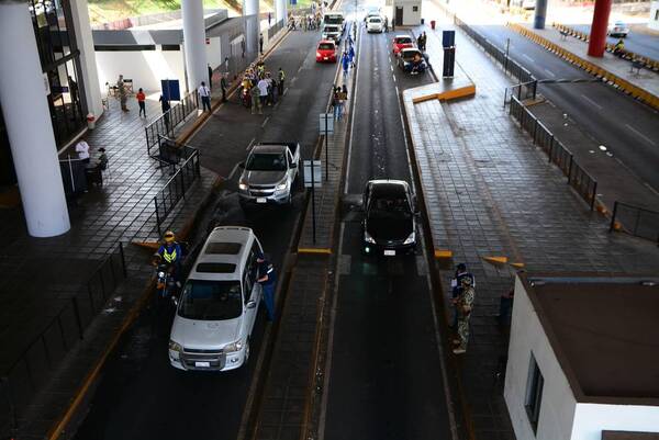 Diario HOY | Ingreso ilegal de mercaderías por coima: acusan militar y a funcionarios de Aduanas