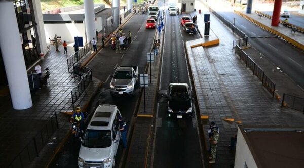 Ingreso ilegal de mercaderías por coima: acusan militar y a funcionarios de Aduanas