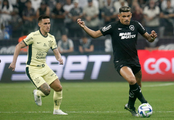 Versus / Corinthians enciende el Brasileirao con victoria sobre Botafogo