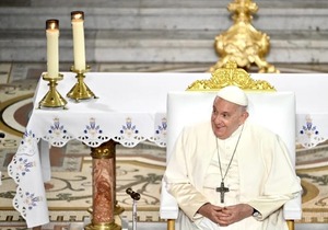 El papa afirma que es un deber de la humanidad socorrer a los migrantes en el Mediterráneo | 1000 Noticias