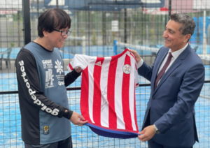 Versus / Reconocimiento del Paraguay para el creador de los ‘Super Campeones’