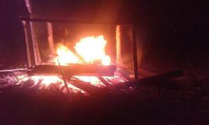 SUPUESTO INCENDIO PROVOCADO DE UNA VIVIENDA EN SAN RAFAEL DEL PARANÁ