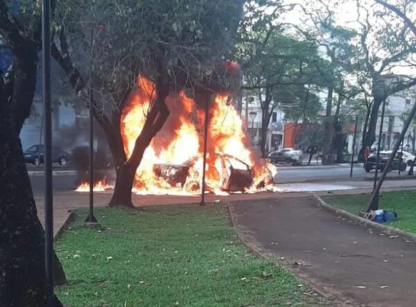 Dos vehículos se incendiaron en el Este - ABC en el Este - ABC Color