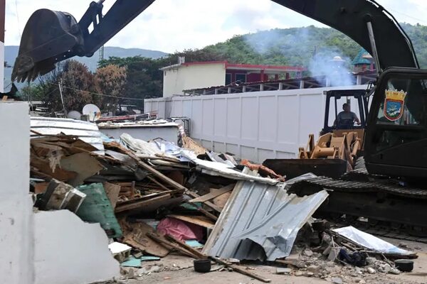 Fuerza Armada de Venezuela recaptura a tres presos fugados de cárcel intervenida - Mundo - ABC Color
