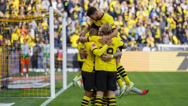 Reus desatasca al Dortmund
