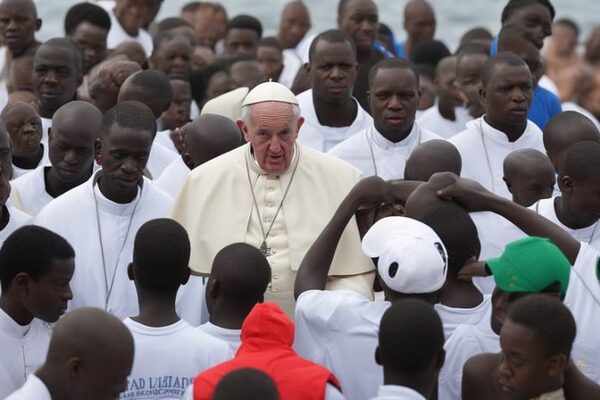 Diario HOY | Miles de fieles cumplen su sueño de ver al papa Francisco