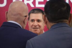 Horacio Cartes no viajará a Argentina por recomendación de su abogado - Política - ABC Color