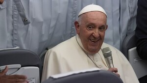 El papa está preocupado porque países retiran su apoyo a Ucrania