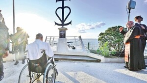 Papa: Es un deber de humanidad socorrer a migrantes en el mar