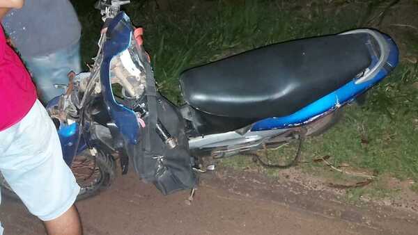 Motociclista muere tras chocar contra camión estacionado en Yby Yaú