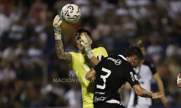 Versus / Gaspar Servio y una dedicatoria muy especial tras frenar a Olimpia