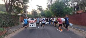 Diario HOY | Familiares y amigos marchan por Rolo, joven fallecido en complejo deportivo