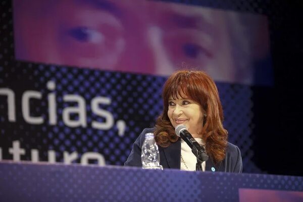El regreso de Cristina: defensa de Massa, críticas a oposición y FMI y silencio judicial - Mundo - ABC Color