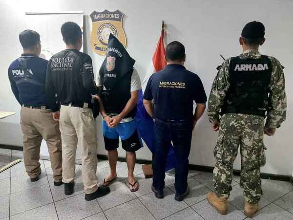 Expulsan a brasileño buscado por estupro y detienen a otro por tráfico de drogas