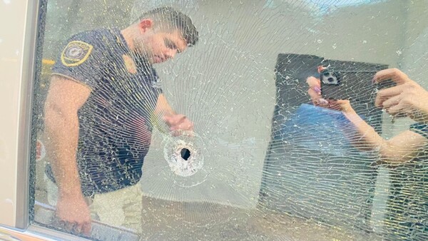 Desconocidos disparan contra camioneta de cambista en Villa Morra