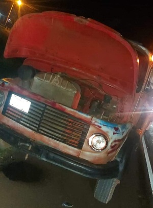 Motociclista muere tras chocar contra camión estacionado en Yby Yaú