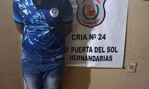 Cintareó a su hijo y a su pareja: quedó detenido