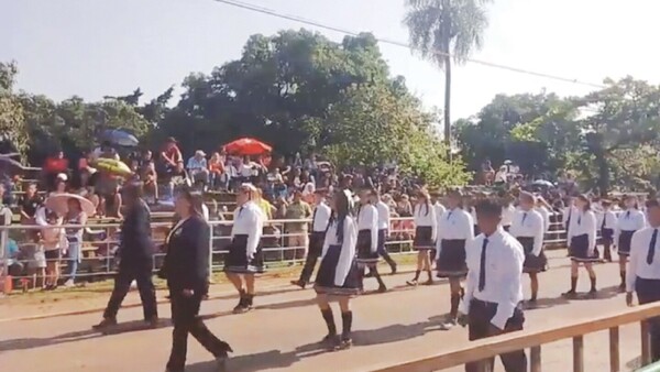 Tras desfile, MEC pide no exponerse al calor