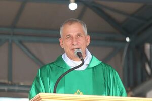 Caacupé: “Hay que ser fiel y perseverante; esto no debe ser solo con el Señor, sino en todas partes”, dijo el sacerdote Bohnert   - Nacionales - ABC Color