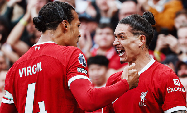 Versus / Liverpool sigue los pasos del City y Chelsea agrava su crisis