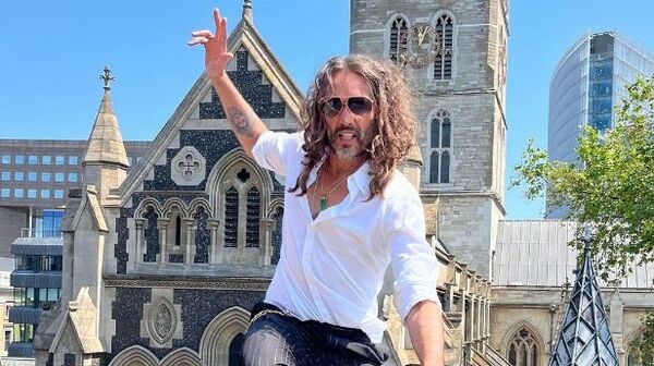 Diario HOY | Actor Russel Brand, acusado de violación, habla de semana "deprimente"