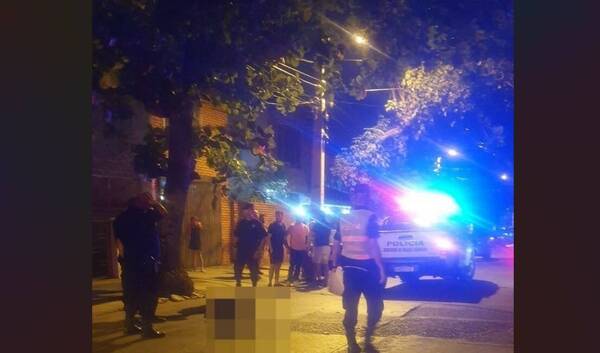 ¿Tras una pelea? Cayó al suelo, golpeó la cabeza y murió anga