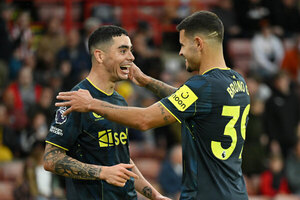 Versus / Newcastle golea al Sheffield con Miguel Almirón aportando un grito sagrado