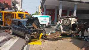 Ambulancia que transportaba a niña con apendicitis protagoniza choque en Asunción