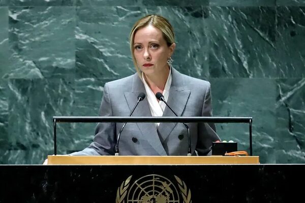 Meloni acoge con “gran interés” la propuesta de Macron para frenar la inmigración africana - Mundo - ABC Color
