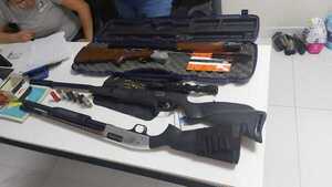 Hallan un arsenal en casa de feminicida tras allanamiento en Ñemby