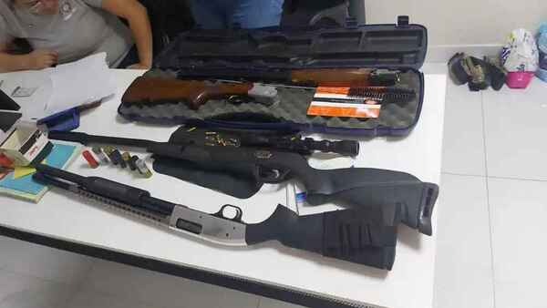 Hallan un arsenal en casa de feminicida tras allanamiento en Ñemby