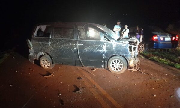 Vehículo vuelca en Mbaracayu