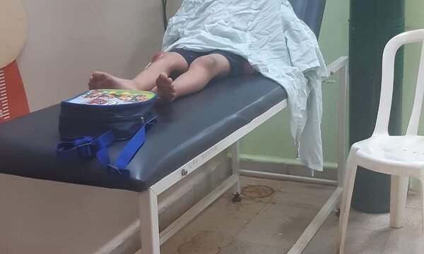 Patrullera arrolla y tumba una moto donde iba una madre embarazada y un niño de 5 años en Franco – Diario TNPRESS