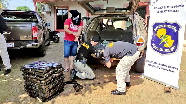 Atrapan a mula con más de 130 kilos de droga en camioneta con doble fondo - La Clave