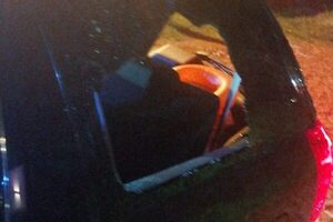 Golpean a hombre para robarle dinero y un celular