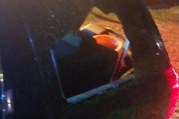 Golpean a hombre para robarle dinero y un celular