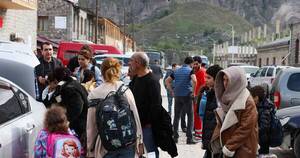 La Nación / Armenia recibe 4.800 refugiados ante avance militar de Azerbaiyán